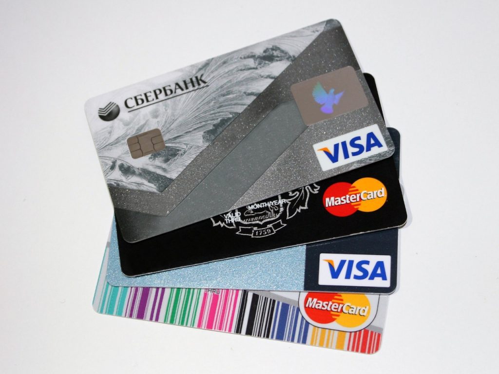 Difference Between Credit and Debit Cards Explained